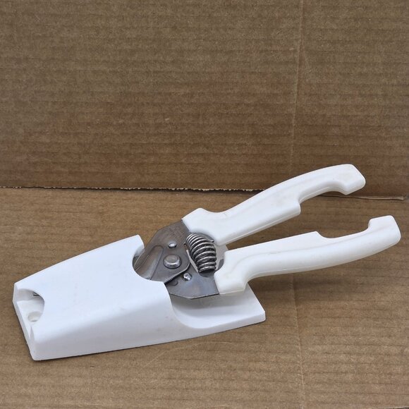 Pampered Chef Kitchen Shears White Scissors Stainless Steel Wall Mount Portugal - Picture 1 of 14